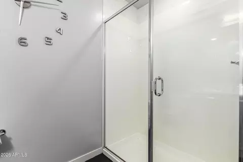 Bath - 1 E Lexington Ave #1407, Phoenix, AZ 85012 photo 2 of 3