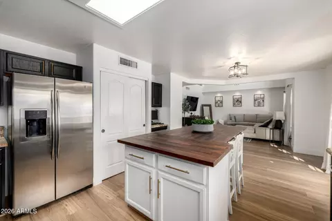 Kitchen - 1725 E Quail Ave, Phoenix, AZ 85024 photo 6 of 6