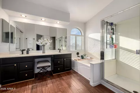 Bath - 1725 E Quail Ave, Phoenix, AZ 85024 photo 2 of 4