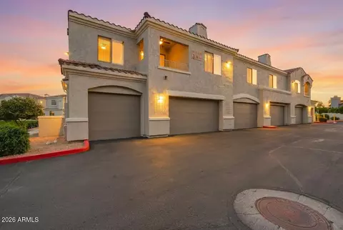 900 S Canal Dr #211, Chandler, AZ 85225