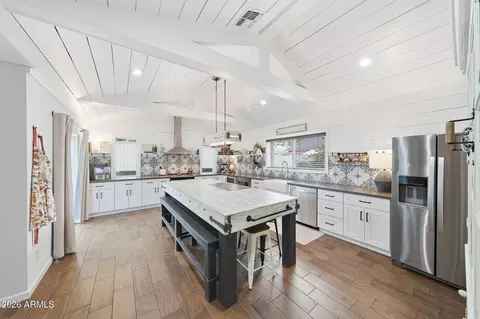 Kitchen - 1359 E Weldon Ave, Phoenix, AZ 85014 photo 2 of 10