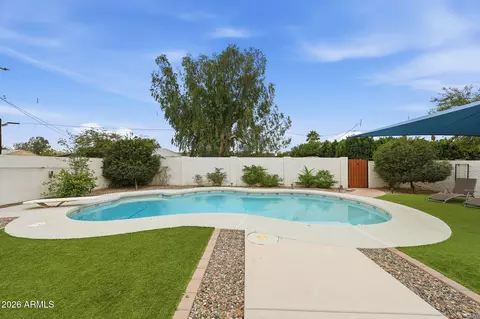Exterior - 1359 E Weldon Ave, Phoenix, AZ 85014 photo 7 of 11