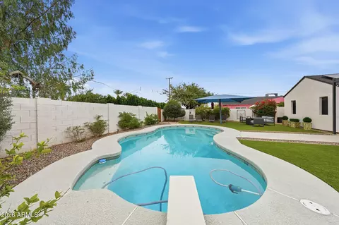 Exterior - 1359 E Weldon Ave, Phoenix, AZ 85014 photo 5 of 11