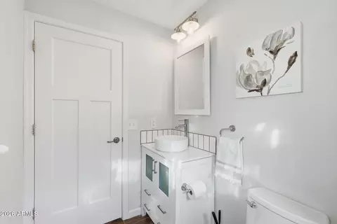 Bath - 1359 E Weldon Ave, Phoenix, AZ 85014 photo 6 of 6