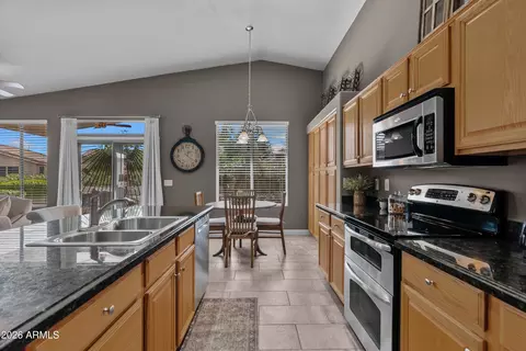 Kitchen - 4685 E Walnut Rd, Gilbert, AZ 85298 photo 6 of 7