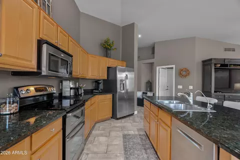 Kitchen - 4685 E Walnut Rd, Gilbert, AZ 85298 photo 4 of 7
