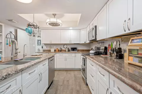 Kitchen - 4345 E Sequoia Trl, Phoenix, AZ 85044 photo 2 of 4
