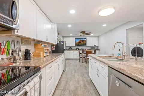 Kitchen - 4345 E Sequoia Trl, Phoenix, AZ 85044 photo 3 of 4