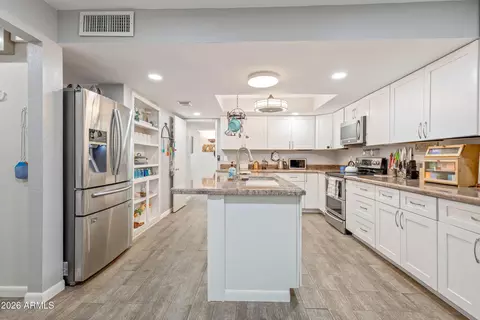 Kitchen - 4345 E Sequoia Trl, Phoenix, AZ 85044 photo 4 of 4