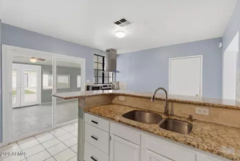 Kitchen - 2312 E Harvard St, Phoenix, AZ 85006 photo 2 of 2