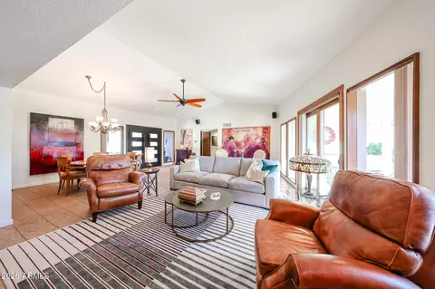 Living - 8401 N 16th Pl, Phoenix, AZ 85020 photo 4 of 5