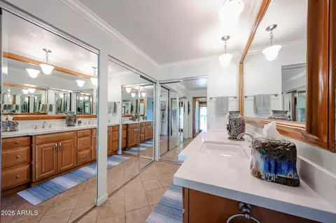 Bath - 8401 N 16th Pl, Phoenix, AZ 85020 photo 1 of 8