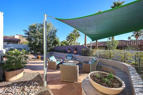 Exterior - 8401 N 16th Pl, Phoenix, AZ 85020 photo 4 of 13
