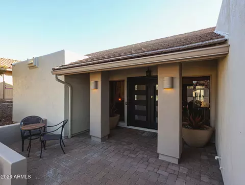 Exterior - 8401 N 16th Pl, Phoenix, AZ 85020 photo 2 of 13