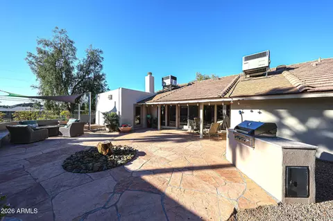 Exterior - 8401 N 16th Pl, Phoenix, AZ 85020 photo 7 of 13