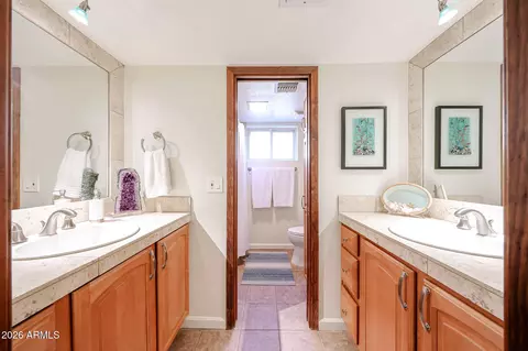 Bath - 8401 N 16th Pl, Phoenix, AZ 85020 photo 5 of 8