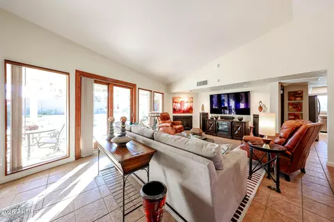 Living - 8401 N 16th Pl, Phoenix, AZ 85020 photo 1 of 5