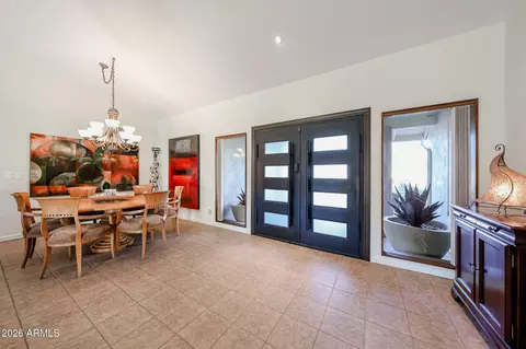 Entry Way - 8401 N 16th Pl, Phoenix, AZ 85020 photo 2 of 3