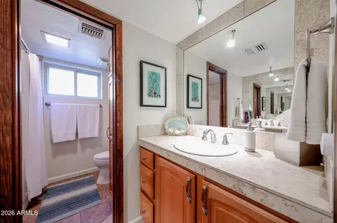 Bath - 8401 N 16th Pl, Phoenix, AZ 85020 photo 6 of 8