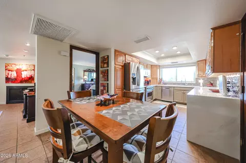 Dining - 8401 N 16th Pl, Phoenix, AZ 85020 photo 3 of 3