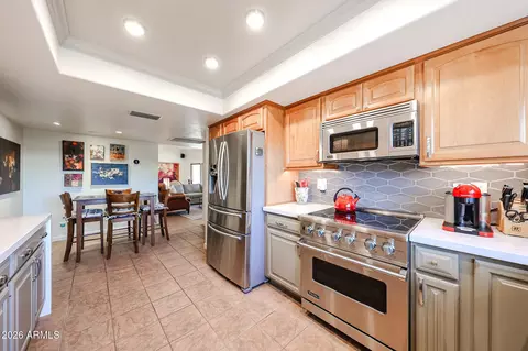 Kitchen - 8401 N 16th Pl, Phoenix, AZ 85020 photo 2 of 5