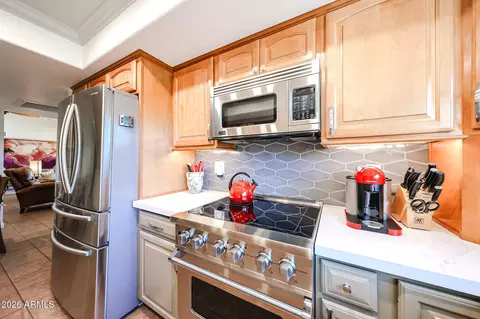 Kitchen - 8401 N 16th Pl, Phoenix, AZ 85020 photo 3 of 5