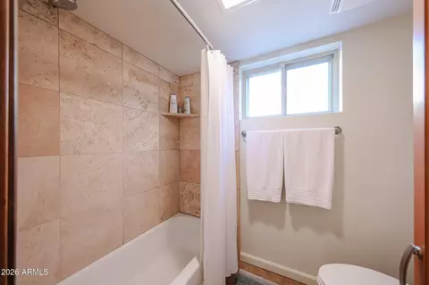 Bath - 8401 N 16th Pl, Phoenix, AZ 85020 photo 7 of 8