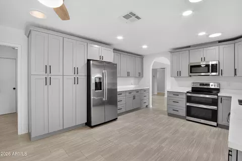 25608 S Pinewood Dr, Sun Lakes, AZ 85248