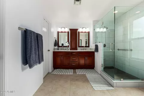 Bath - 3711 E Goldfinch Gate Ln, Phoenix, AZ 85044 photo 1 of 3