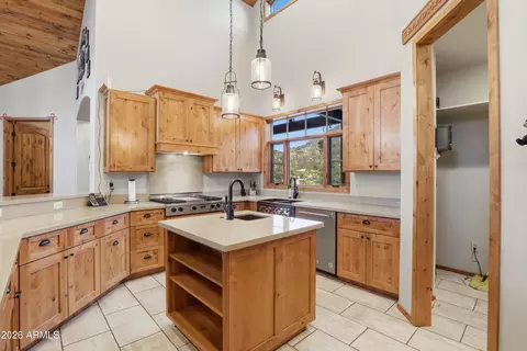 Kitchen - 1412 E Phoenix St, Payson, AZ 85541 photo 2 of 5