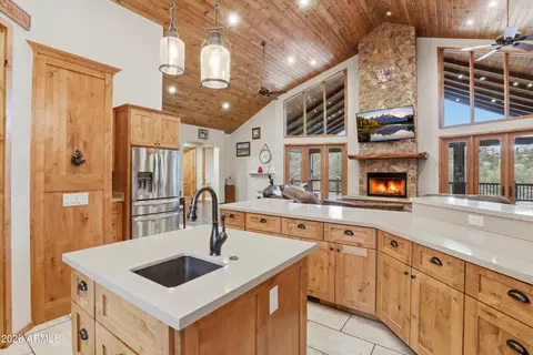 Kitchen - 1412 E Phoenix St, Payson, AZ 85541 photo 4 of 5