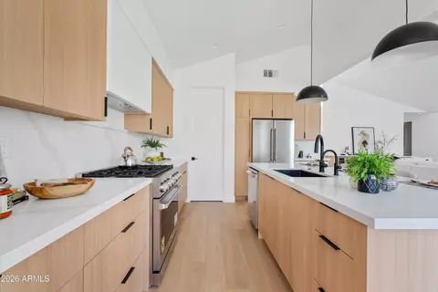Kitchen - 1246 E Oregon Ave, Phoenix, AZ 85014 photo 4 of 4