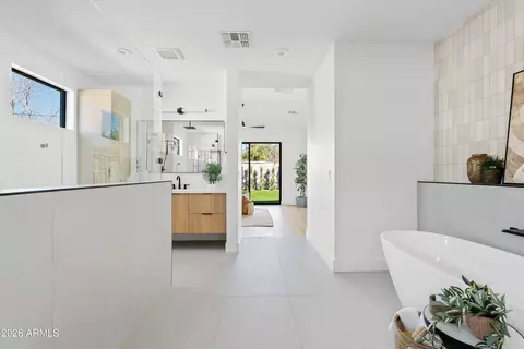 Entry Way - 1246 E Oregon Ave, Phoenix, AZ 85014 photo 2 of 3
