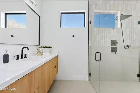 Bath - 1246 E Oregon Ave, Phoenix, AZ 85014 photo 5 of 8