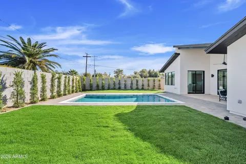 Exterior - 1246 E Oregon Ave, Phoenix, AZ 85014 photo 5 of 8