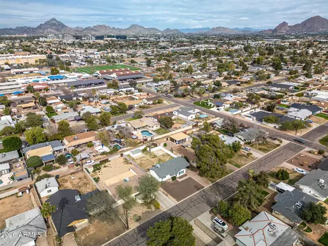 View/Area - 2030 E Whitton Ave, Phoenix, AZ 85016 photo 2 of 3