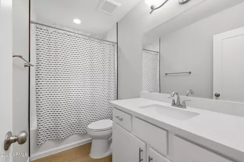 Bath - 2030 E Whitton Ave, Phoenix, AZ 85016 photo 4 of 4