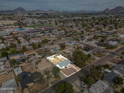 View/Area - 2030 E Whitton Ave, Phoenix, AZ 85016 photo 1 of 3