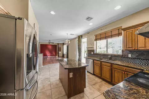 Kitchen - 1813 E Beverly Rd, Phoenix, AZ 85042 photo 1 of 2