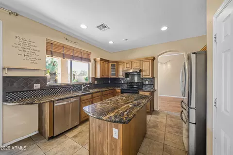 Kitchen - 1813 E Beverly Rd, Phoenix, AZ 85042 photo 2 of 2