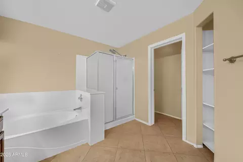 Bath - 1813 E Beverly Rd, Phoenix, AZ 85042 photo 3 of 3