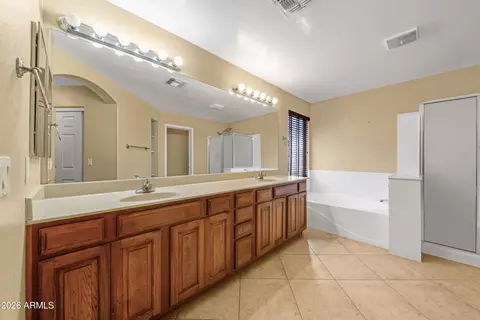 Bath - 1813 E Beverly Rd, Phoenix, AZ 85042 photo 2 of 3