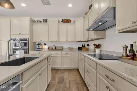 Kitchen - 4306 Erie St, Gilbert, AZ 85295 photo 4 of 6