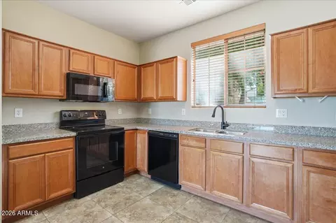Kitchen - 1915 E Oxford Ln, Gilbert, AZ 85295 photo 2 of 3
