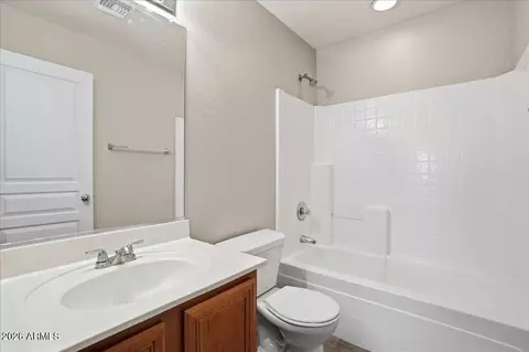 Bath - 1915 E Oxford Ln, Gilbert, AZ 85295 photo 2 of 2