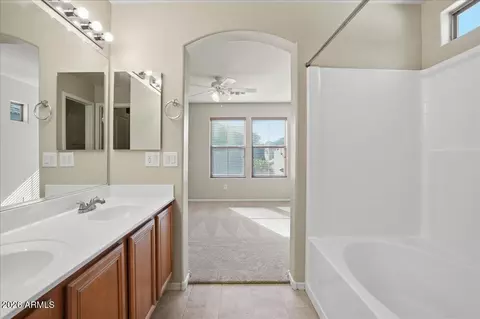 Bath - 1915 E Oxford Ln, Gilbert, AZ 85295 photo 1 of 2