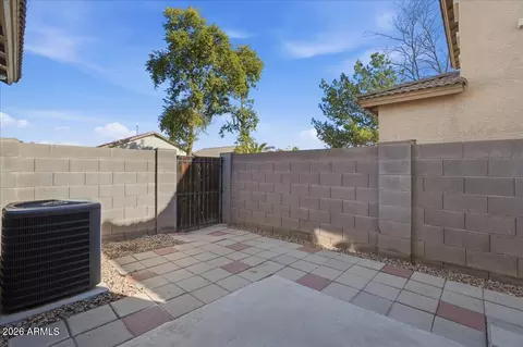 Exterior - 1915 E Oxford Ln, Gilbert, AZ 85295 photo 5 of 7