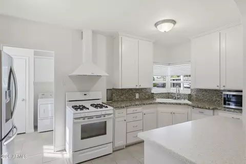 Kitchen - 1117 E Fern Dr N, Phoenix, AZ 85014 photo 3 of 3