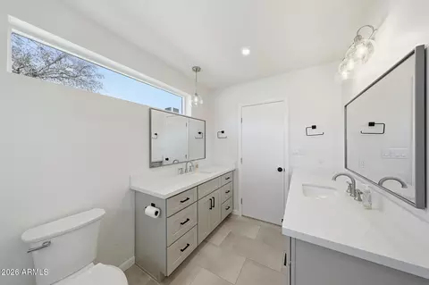 Bath - 1117 E Fern Dr N, Phoenix, AZ 85014 photo 2 of 5