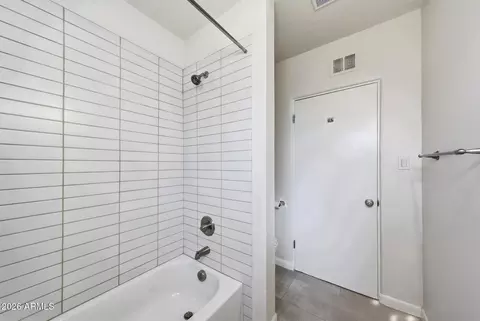 Bath - 1117 E Fern Dr N, Phoenix, AZ 85014 photo 4 of 5